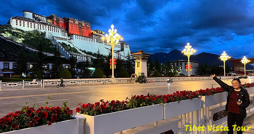 The beauty of the Potala Palace at night