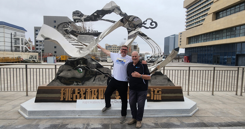 Father and son at Qinghai&ndash;Tibet Railway monument