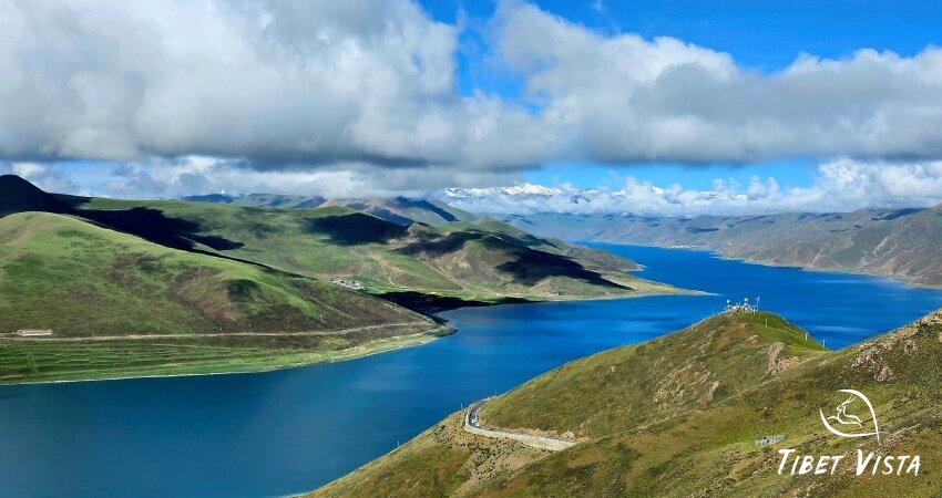 winding roads along yamdrok lake