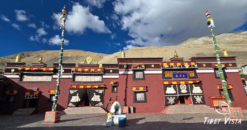 Explored Rongbuk Monastery at tibet ebc