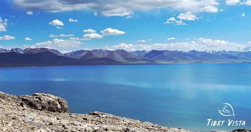 deep blue alpine lakes in tibet