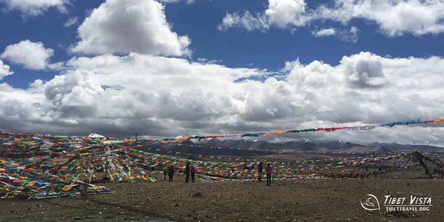 Hang Prayer Flags While Passing the Mountain Pass 