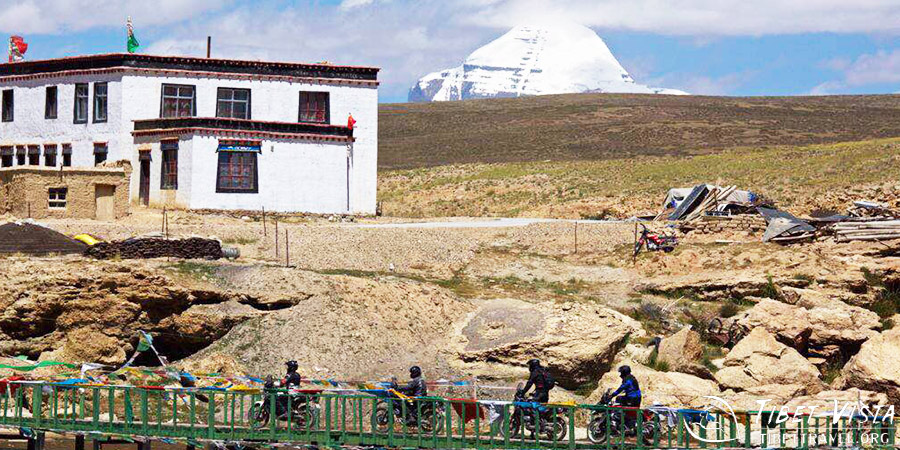 Motorcycling tour in Tibet