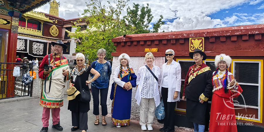 Granny Exploring Lhasa