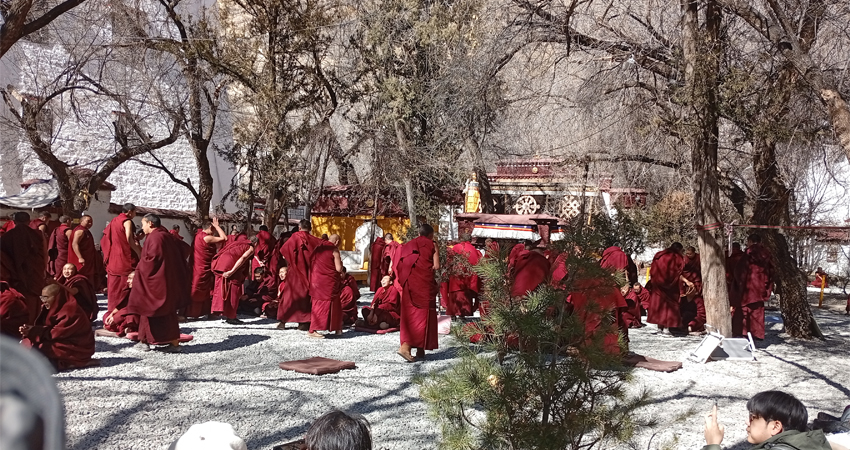 Sera Monastery monk debate Lhasa