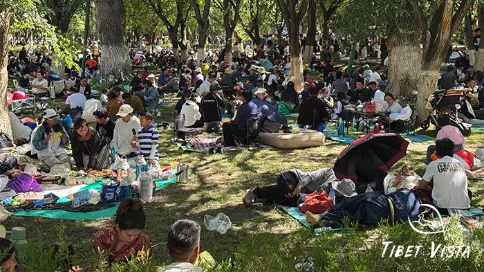 Enjoy picnics at Lhasa&rsquo;s most popular park.