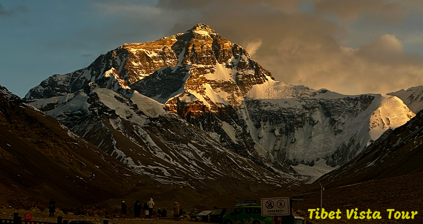 Sunset view on the north face of Mount Everest