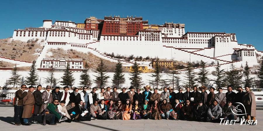 Tibet Vista&rsquo;s tour guide team