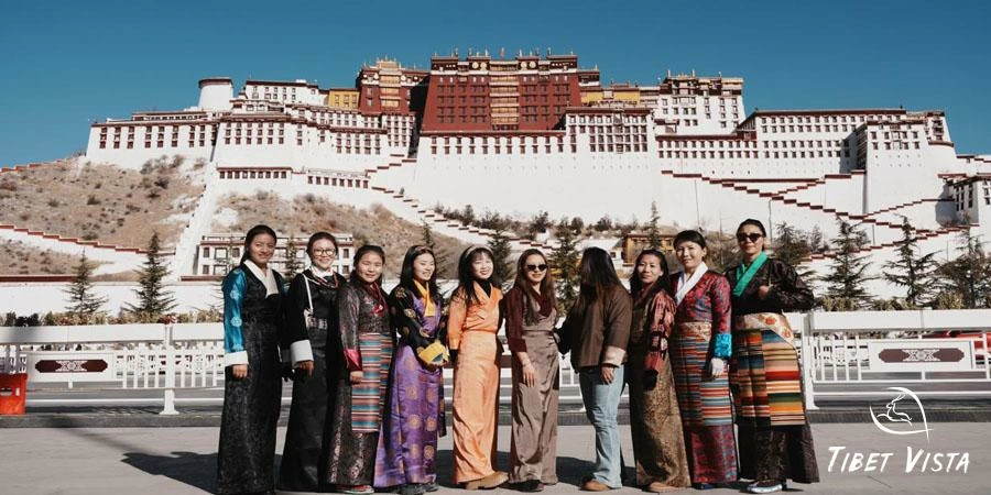 Tibet Vista&rsquo;s tour guide team