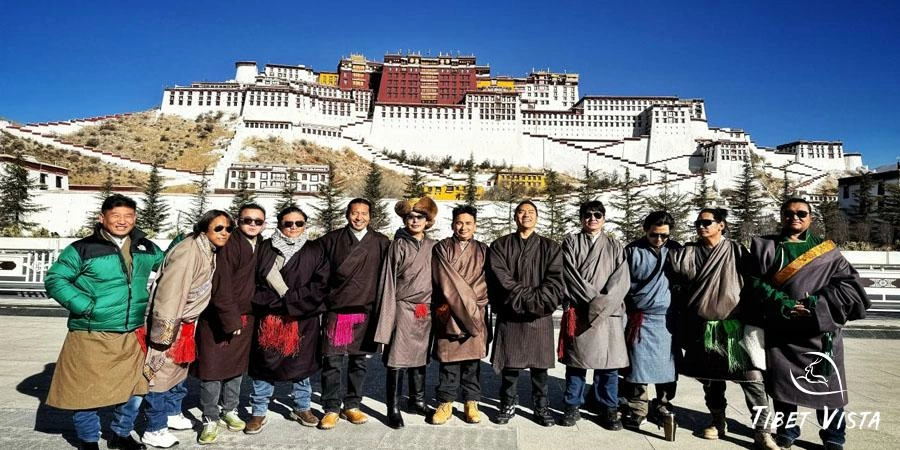 Tibet Vista&rsquo;s tour guide team