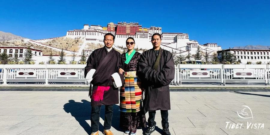 Tibet Vista&rsquo;s tour guide team