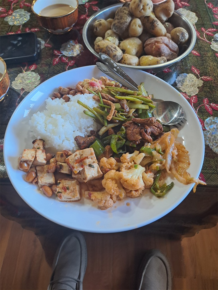 Tibetan buffet lunch near Yamdrok Lake