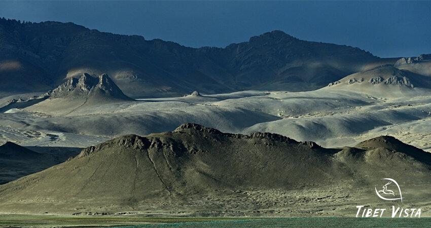 barren terrain along G318.