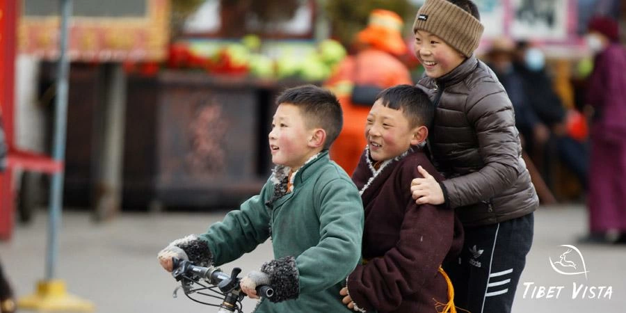 The Beauty of Tourist Experiences and Daily Tibetan Life