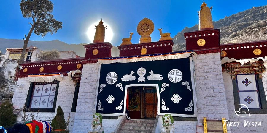 The Beauty of Tourist Experiences and Daily Tibetan Life