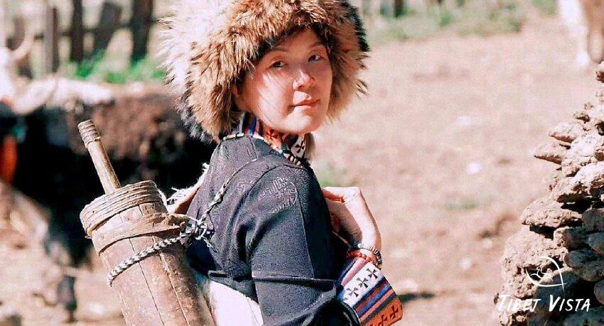 wear traditional tibetan clothes in tibet