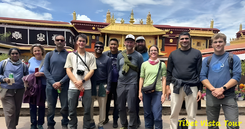 Tour group visit Jokhang Temple