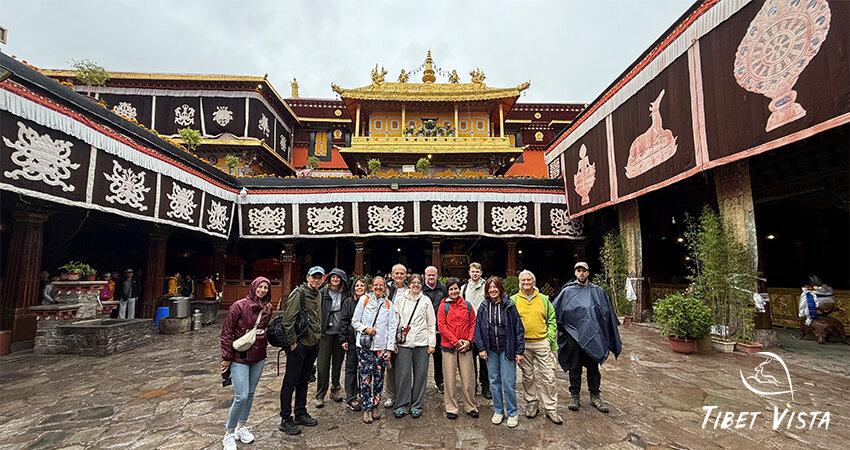 Group photo of tourists visiting Jokhang Temple