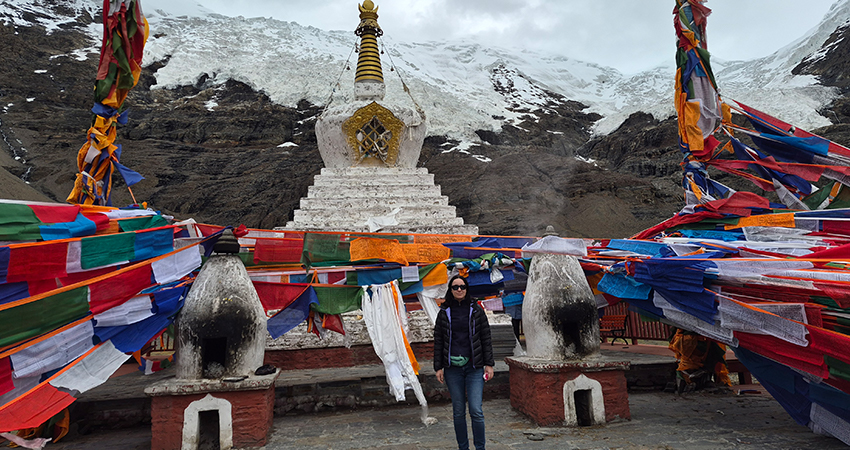 Visit Karola Glaciers on the way from Lhasa to Shigatse