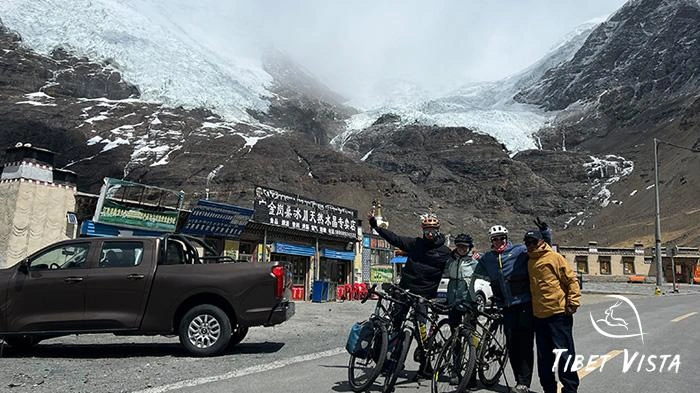 Group photos in front of Karola Glacier.