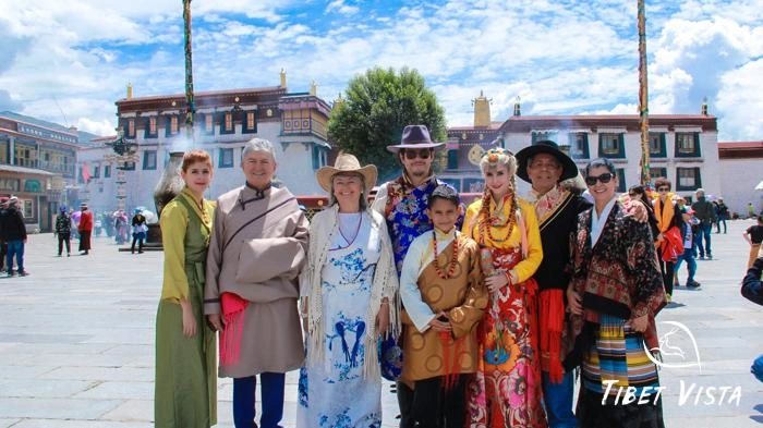 Explore Lhasa&rsquo;s streets in traditional Tibetan cloth is also a great fun.