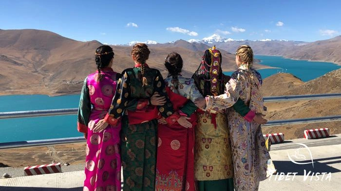 Yamdrok lake is also a great spots for photos in Tibetan traditional dress.
