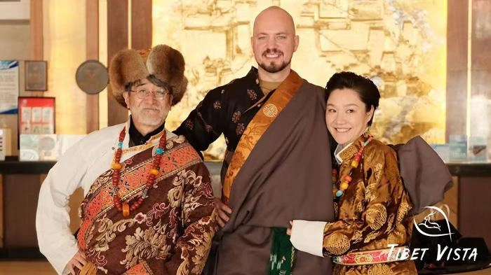 Most of guests had a great time and experienced the charm of Tibetan traditional dress.