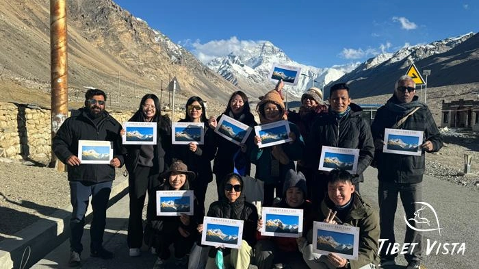April offers clear view of Mt.Everest from every angle.