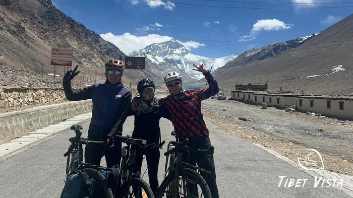 Biking photo in front of Mt.Everest.