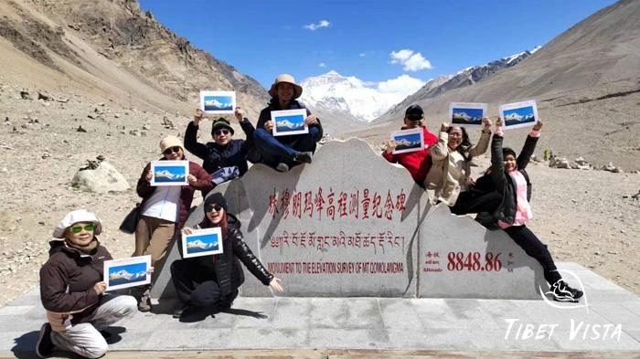 June’s perfect weather offer clear views of Mt.Everest.