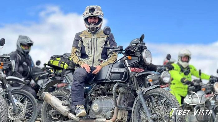 For more fun, a motorcycle tour in Tibet is also an excellent choice.