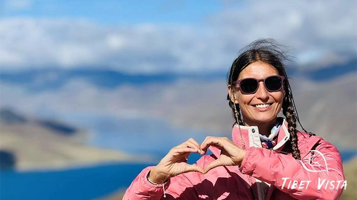 Yamdrok lake in July.