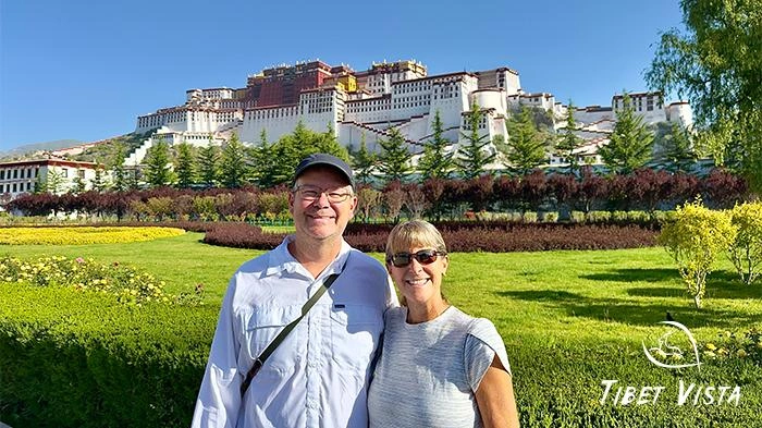 In July, you can explore the Potala Palace comfortably in just a T-shirt.