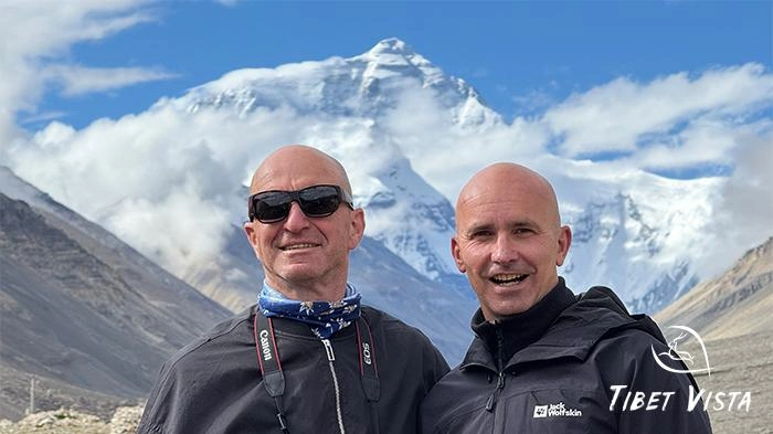 Get a clear and close-up view of Mt. Everest!