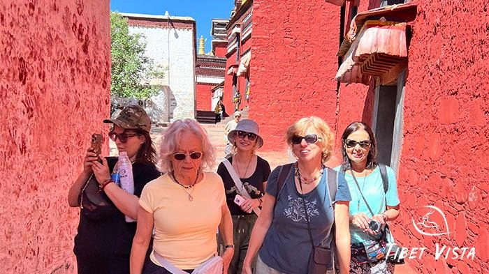 Tashilunpo Monastery, the largest monastery in Shigatse.