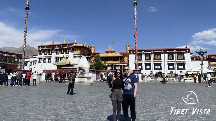 Couples take photo in front of Jokhang Temple on the Barkhor street.