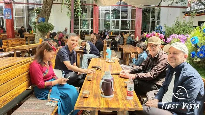 Enjoy sweet tea in the local teahouse is definitely a highlights you should not miss.