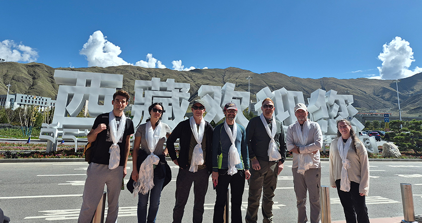 Welcome tourists in Lhasa with a white ceremonial scarf