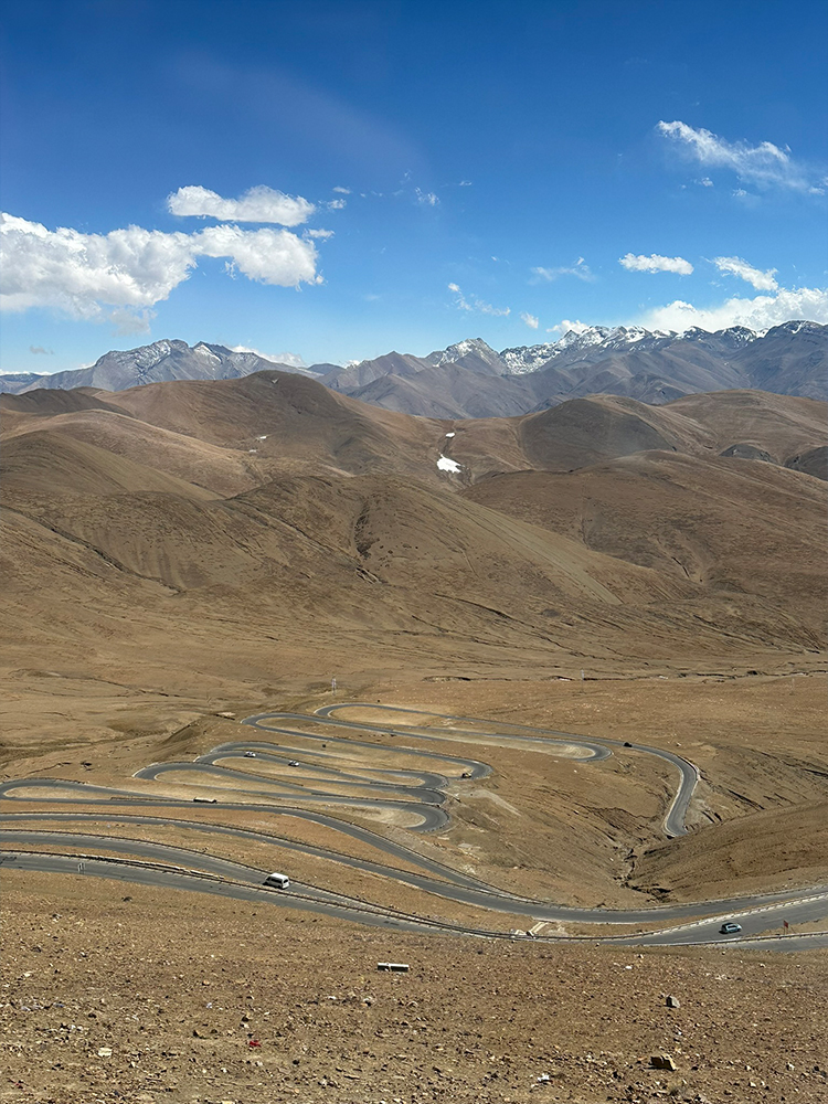 Famous zigzag mountain road to Tibet Everest Base Camp