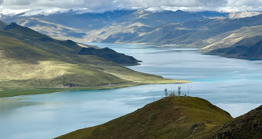 Yamdrok Lake