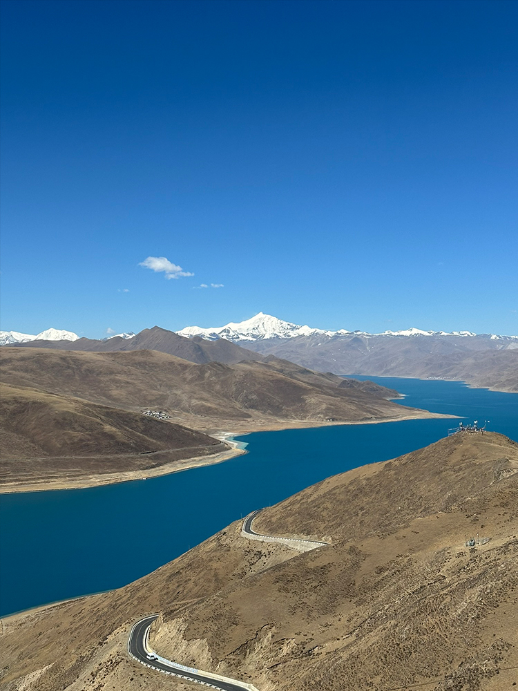 Yamdrok Lake in April