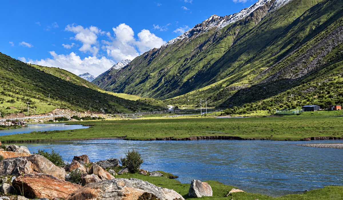 Scenery around Lhamo La-tso