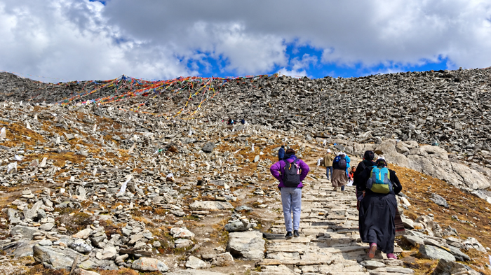 Lhamo La-tso Hiking