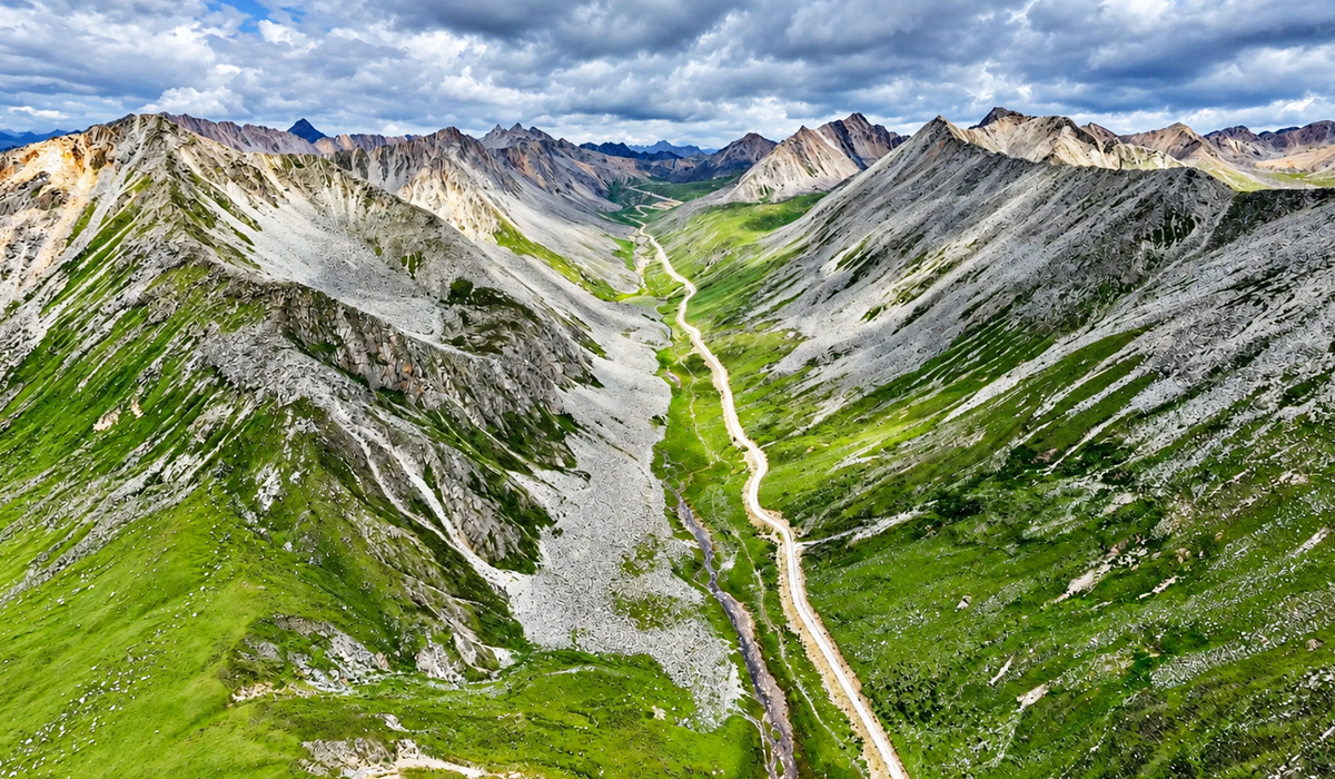 Scenery around Lhamo La-tso