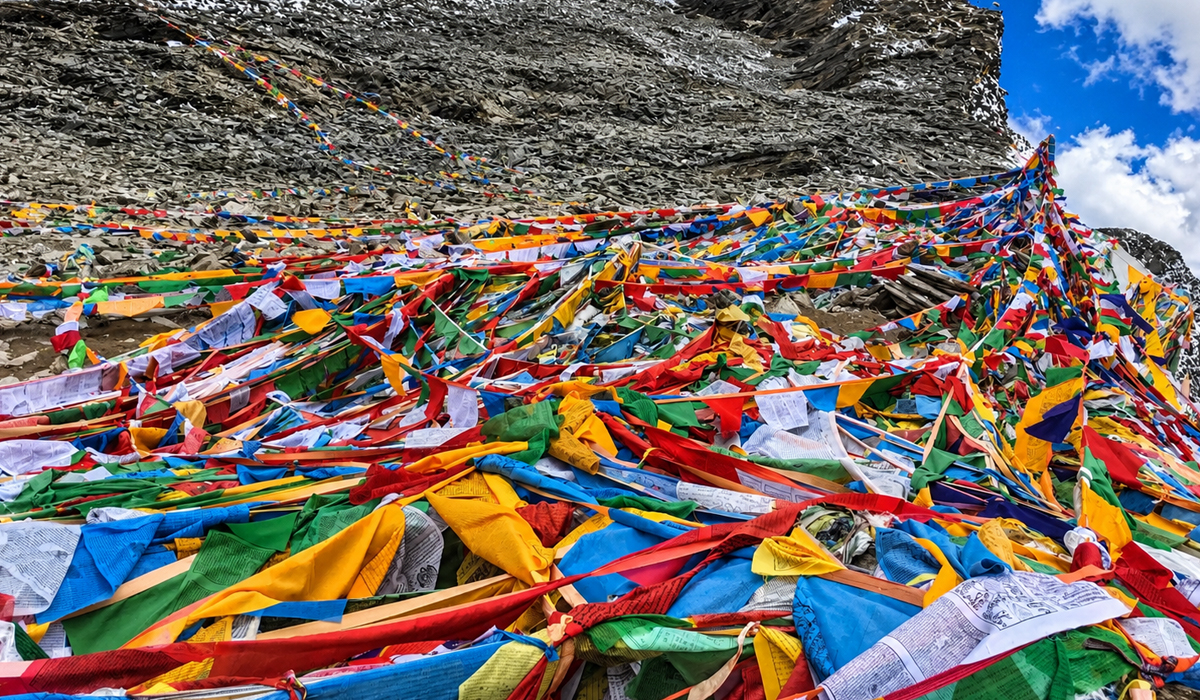 Prayer Flags around Lhamo La-tso