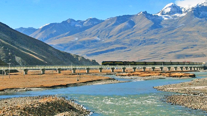 Z8991 train journey on the Qinghai-Tibet Railway