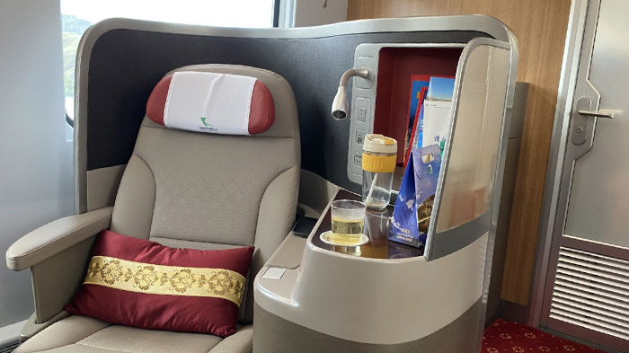 The Business Class Seat on Lhasa Nyingchi High-speed Train