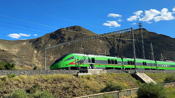 landscapes along the Lhasa to Shigatse bullet train