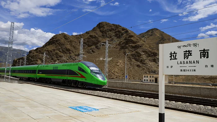 Lhasa to Shigatse high-speed train