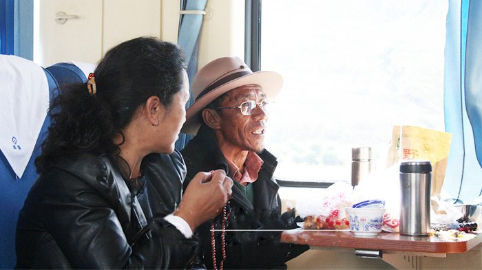 Meet Local Tibetans on the Tibet Train